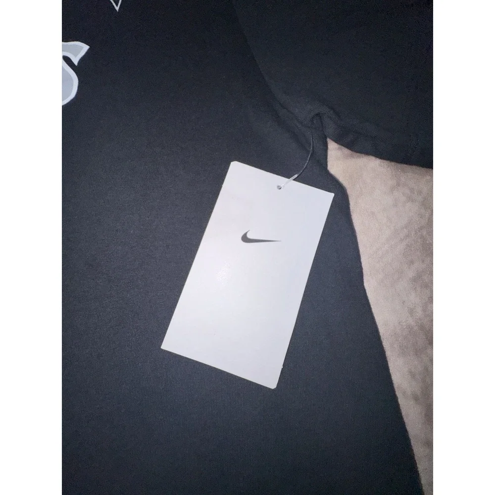 Nike fan vegas support
